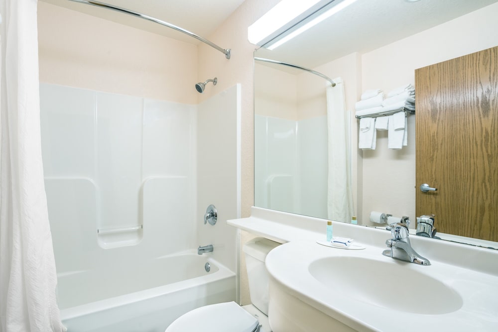 Microtel Inn & Suites Tomah 10/33