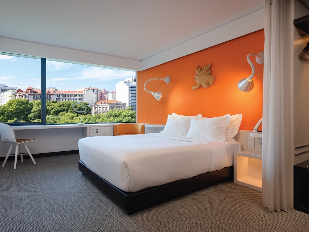 COOL, DOUBLE OR TWIN BED, CITY VIEW