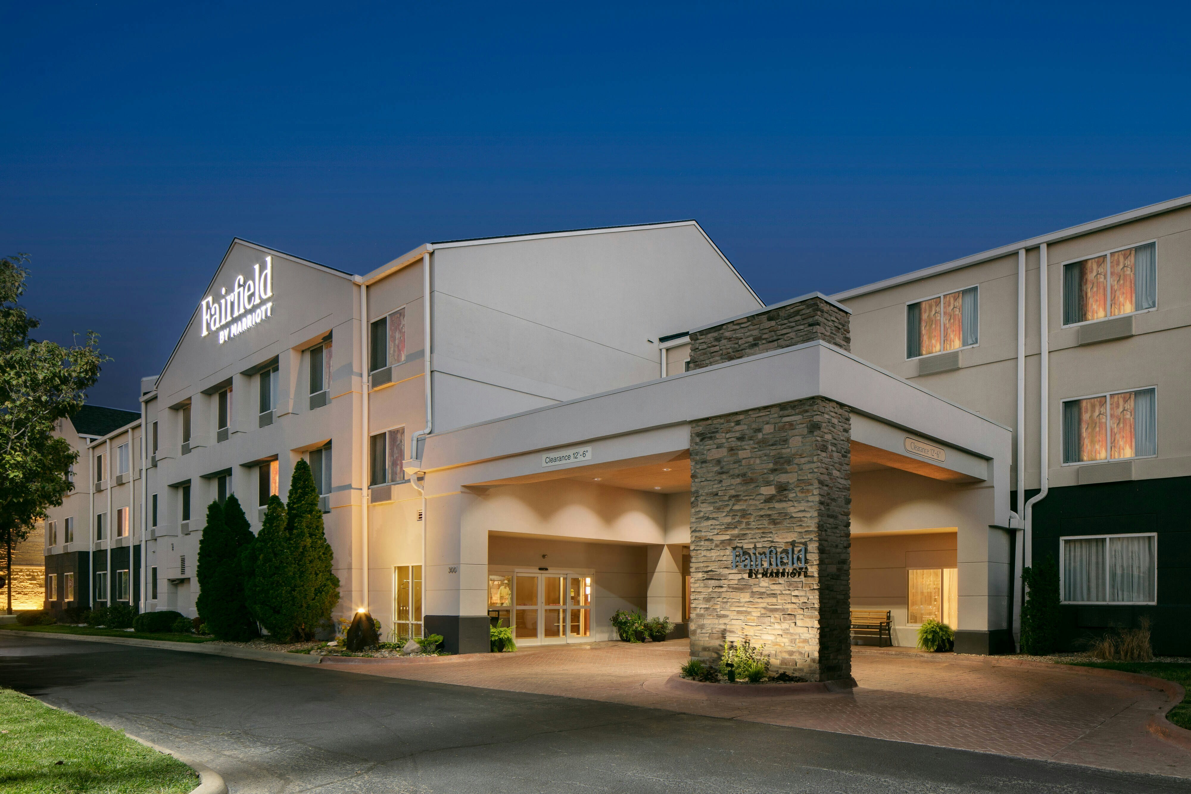 Fairfield Inn Manhattan 12/13