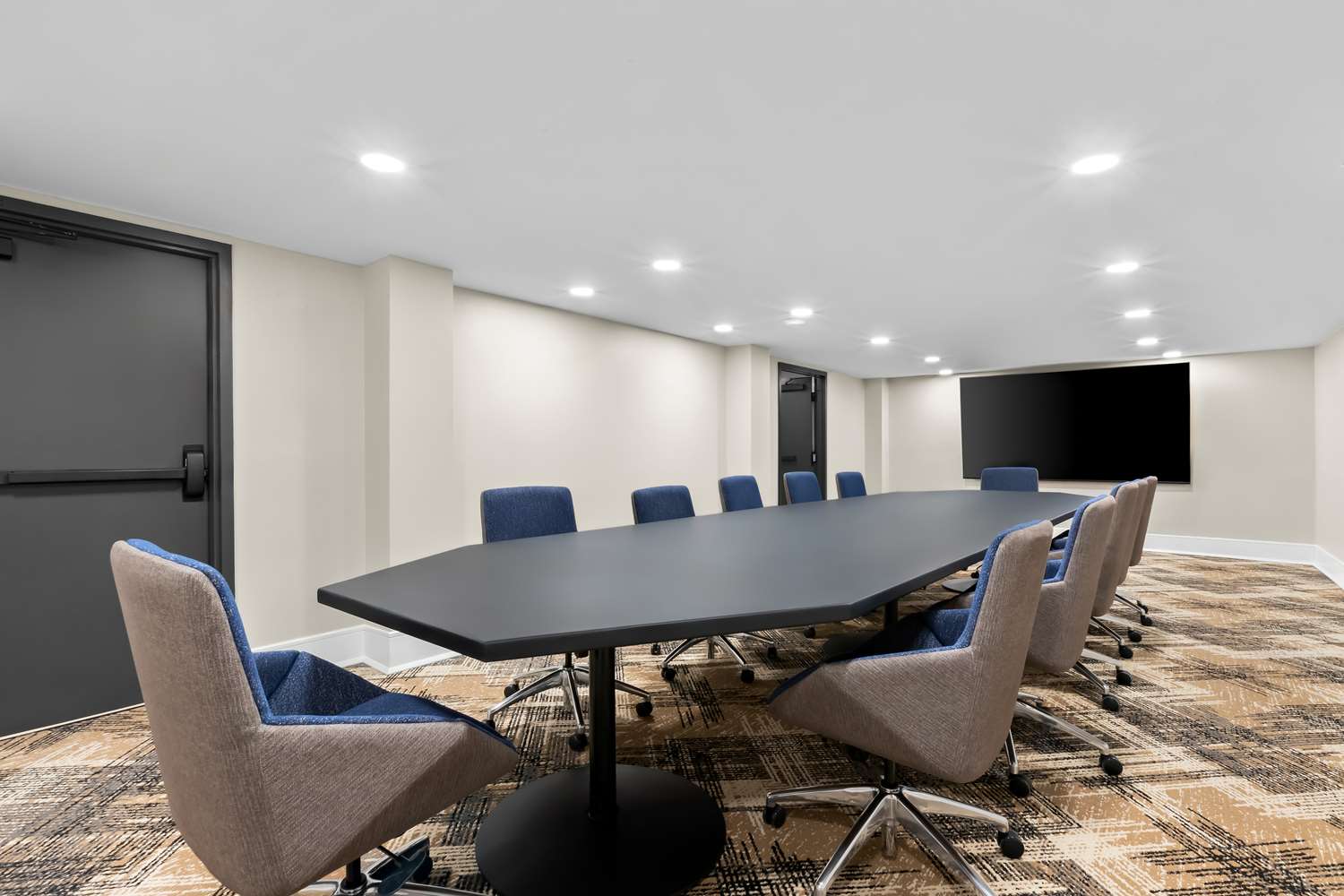 Latitude Suites Tinton Falls Eatontown 16/19