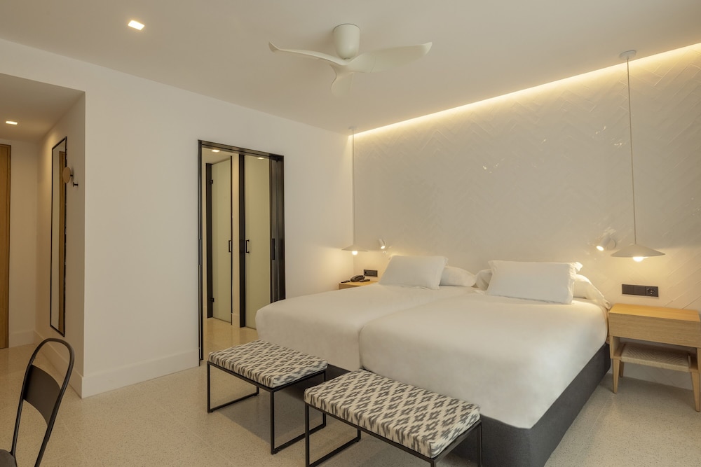 SUPERIOR, DOUBLE BED