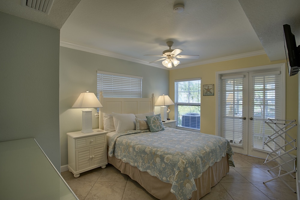 Barefoot Beach Resort 42/77