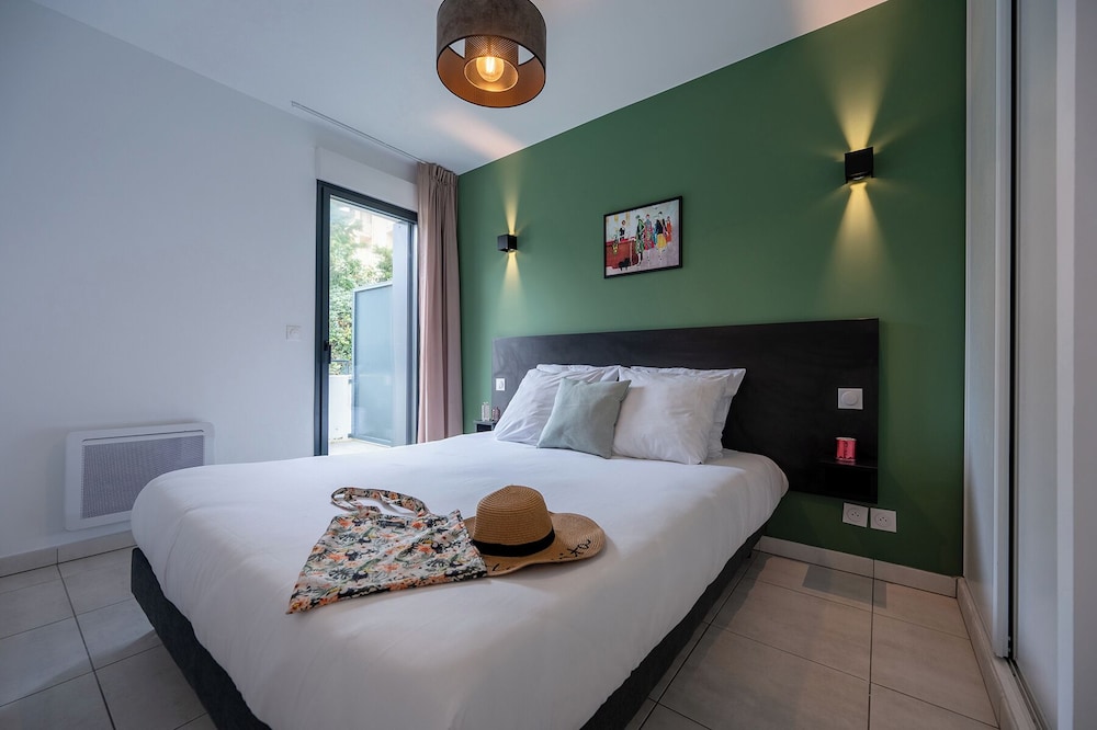 CLASSIC, APARTMENT, MULTIPLE BEDS