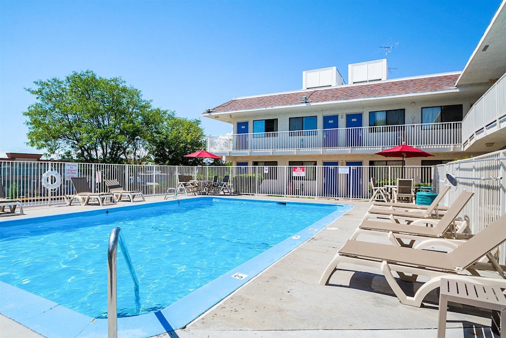 Motel6 Pueblo, CO - I-25 35/52