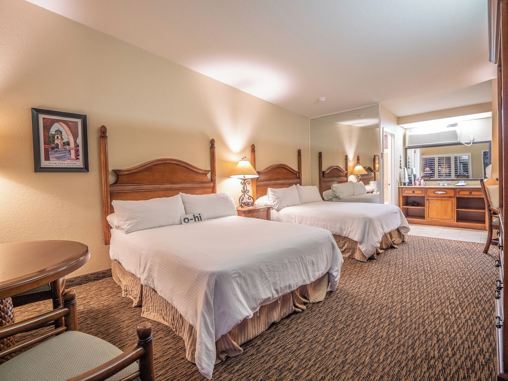 Upstairs, 2 Queen Beds