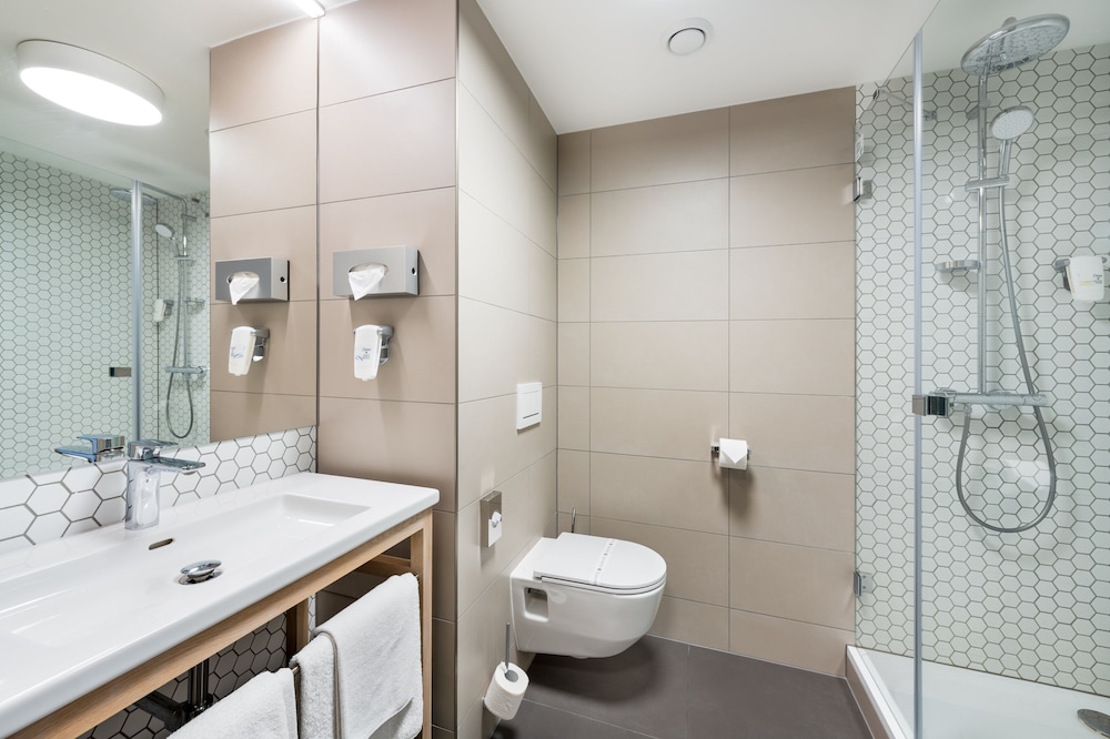 HOLIDAY INN PRAGUE AIRPORT 28/76
