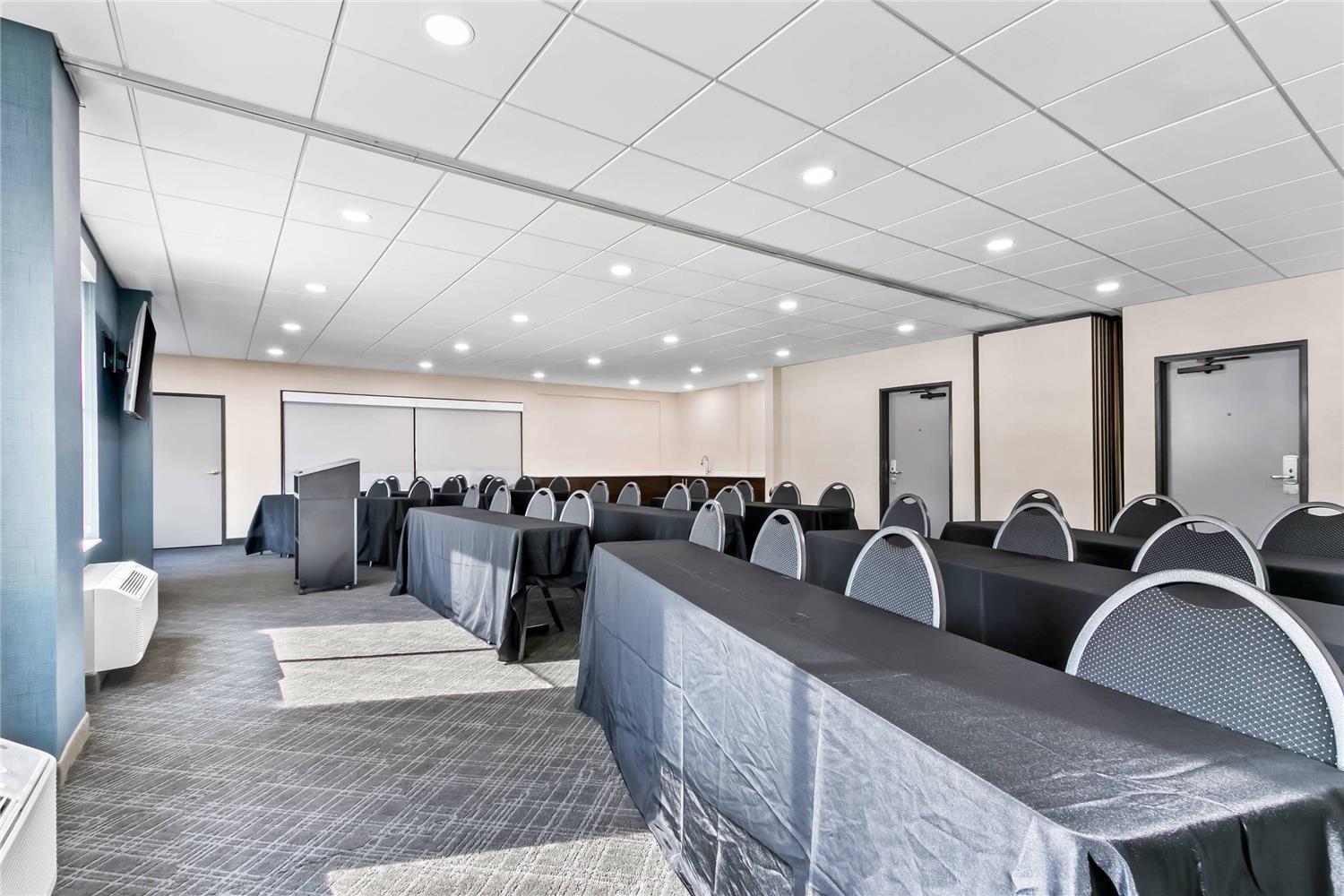Comfort Inn & Suites Grand Blanc/Flint 20/25