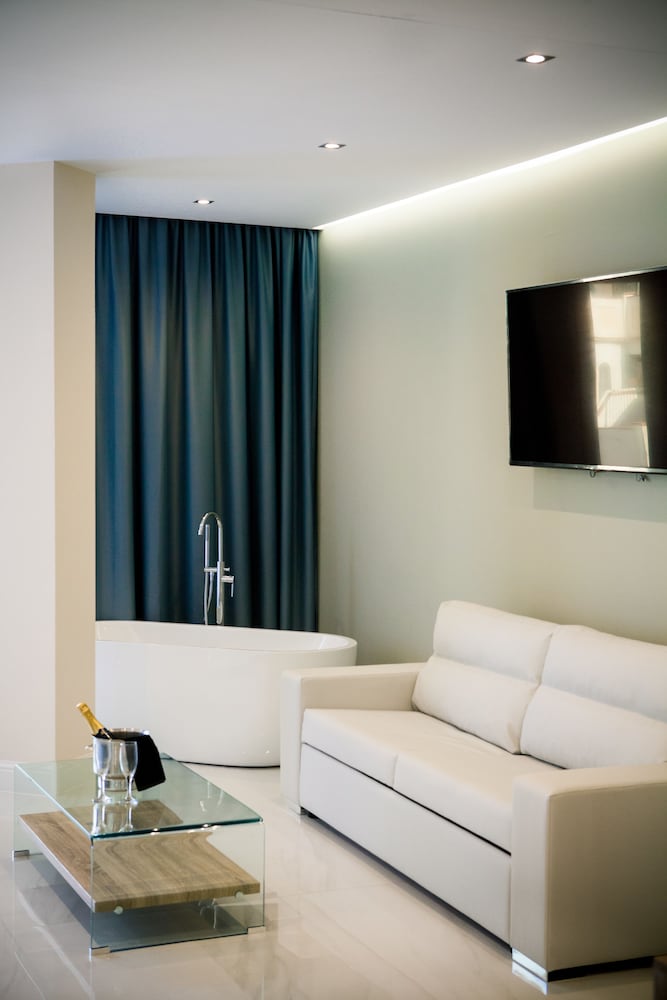 Hotel Los Arcos 37/63