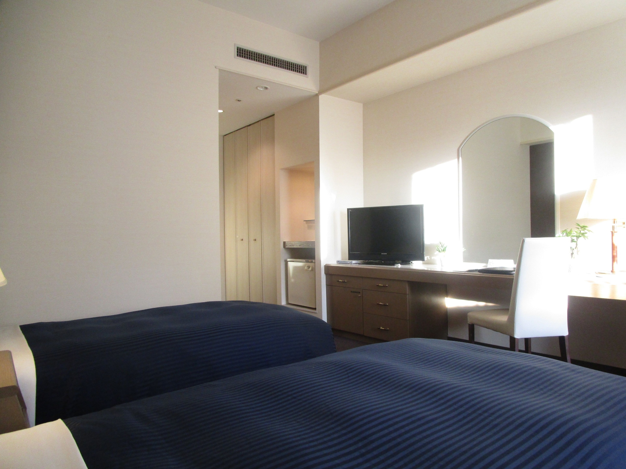 ROOM, TWIN BEDS, SMOKING