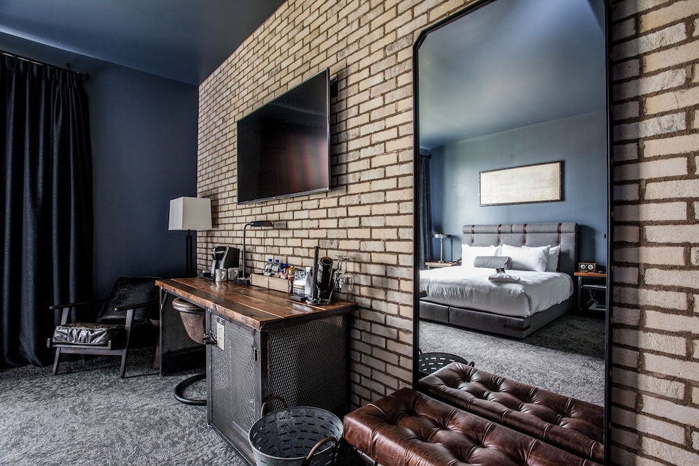 Ironworks Hotel Indy 61/69