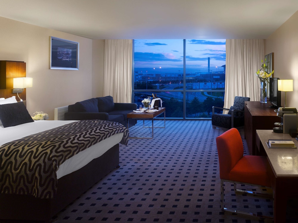 Clayton Hotel Dublin Airport Central 33/72