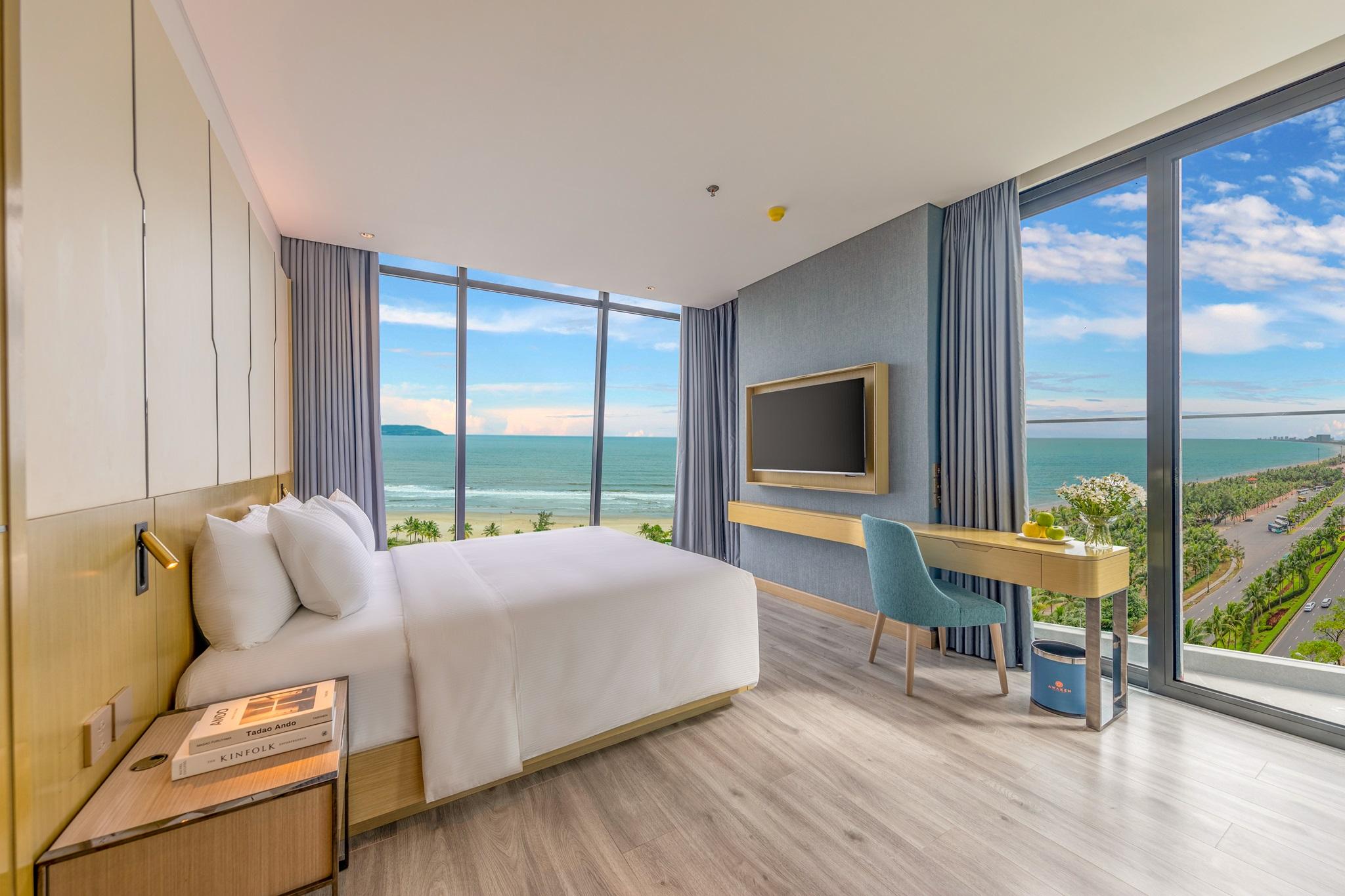 2 Bedrooms, King and Twin Beds, Ocean Front