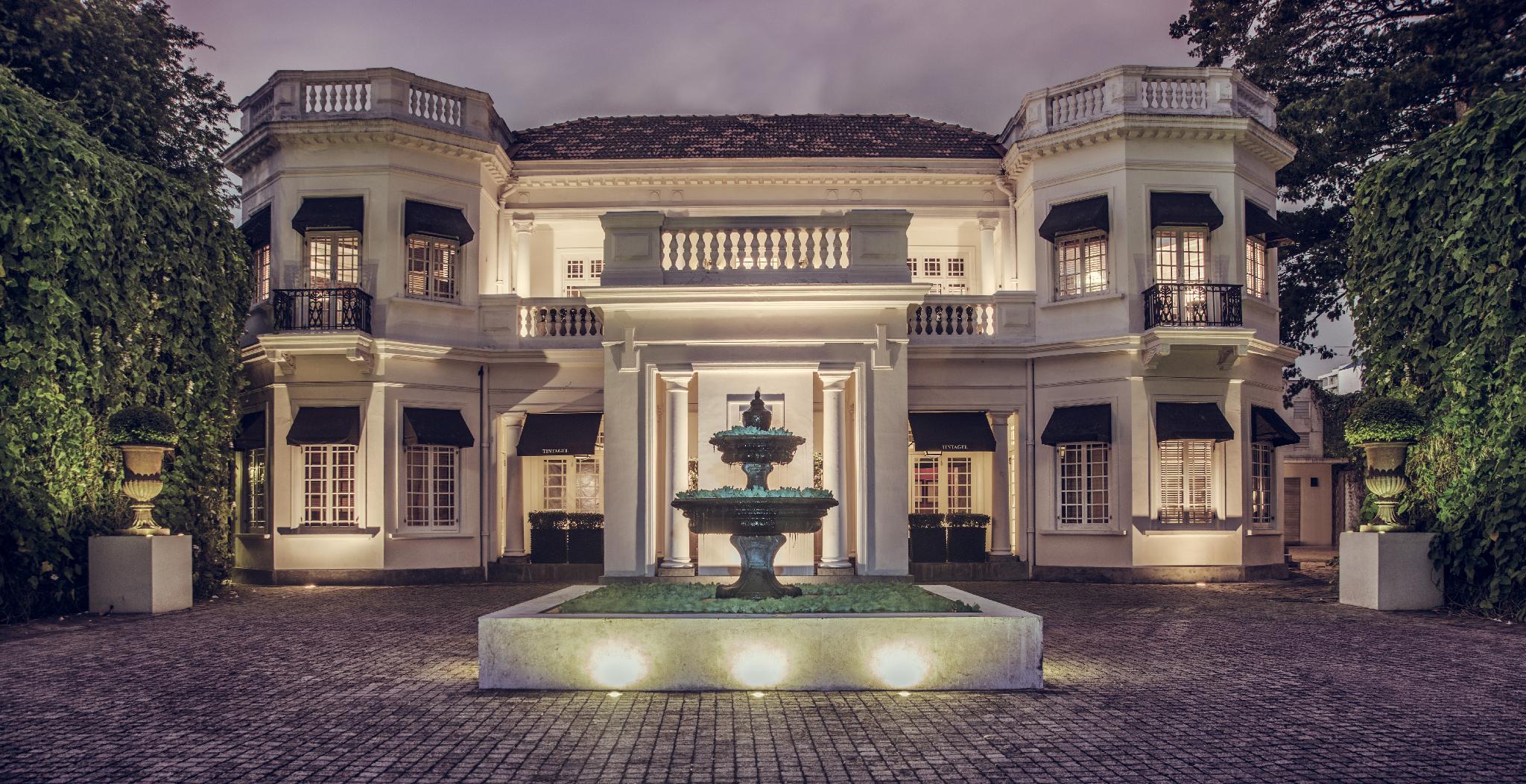 ROYAL, SUITE, KING BED