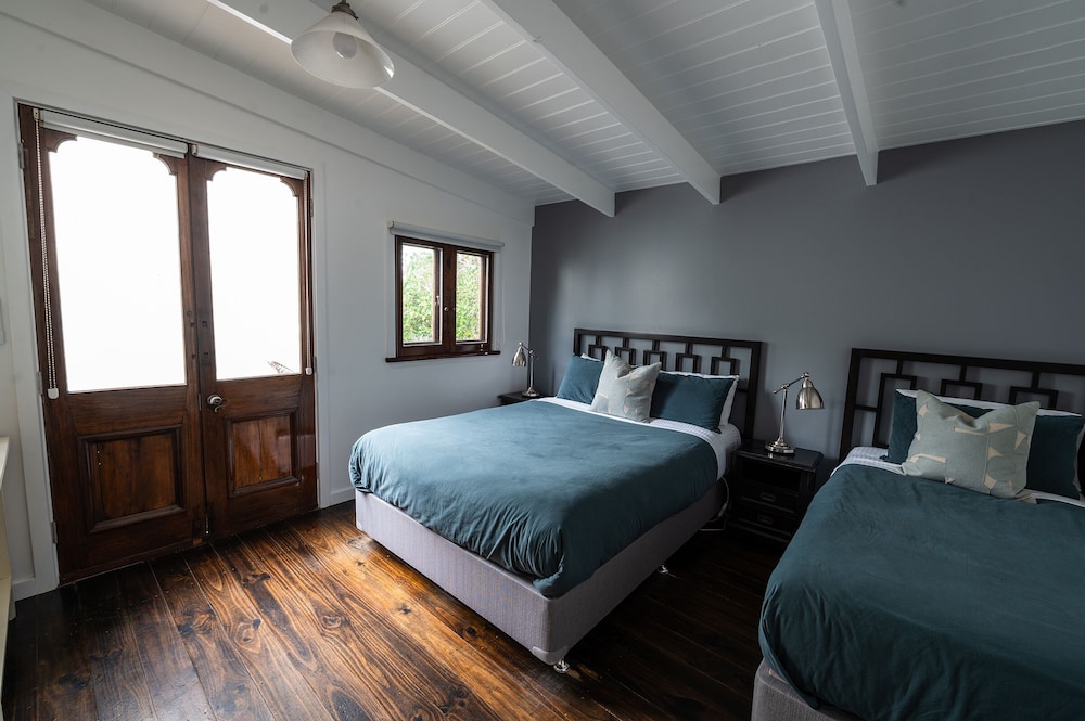 2 Bedrooms, Cabana, Family, Cabin, 1 Queen and 3 Single Beds, Shared Bathroom
