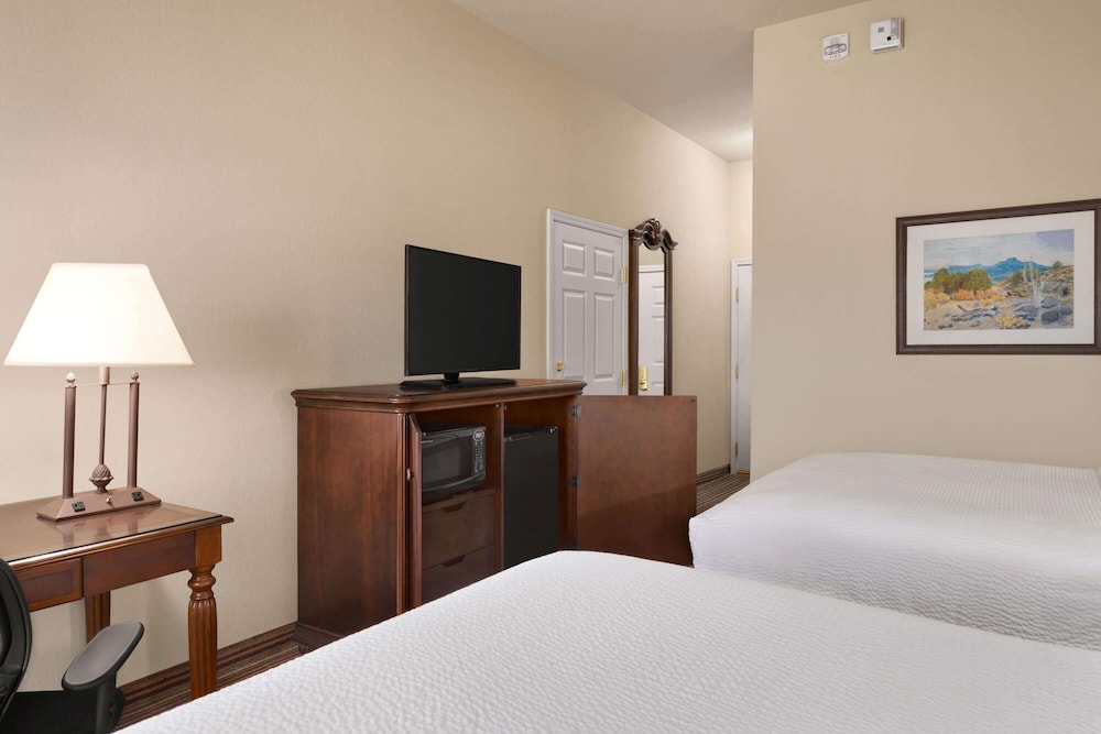La Quinta Inn & Suites by Wyndham Trinidad 15/61