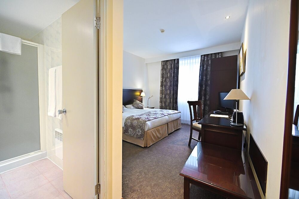 EUROPE HOTEL 54/55