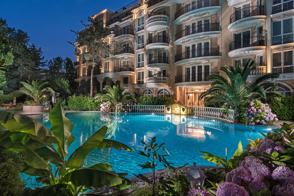 Venera and Anastasia Palace Apartments 9/75