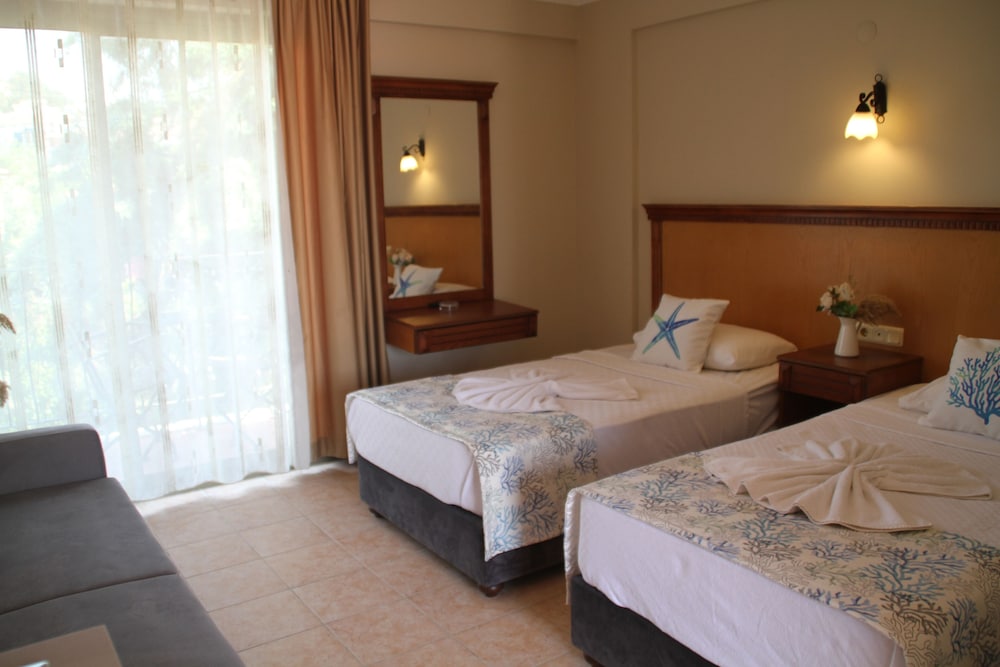 Rosy Suites Hotel 10/50