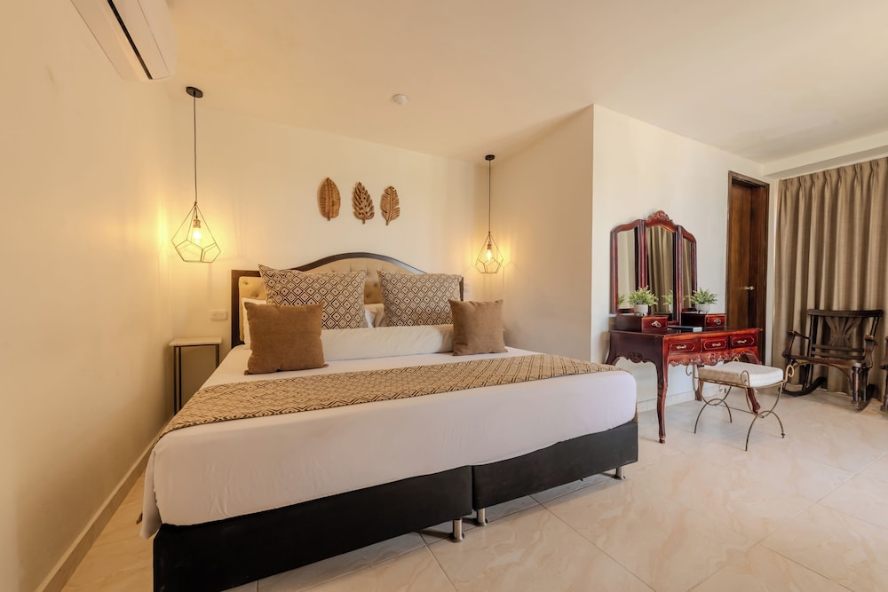 Hotel Dorado Plaza Calle del Arsenal 12/44