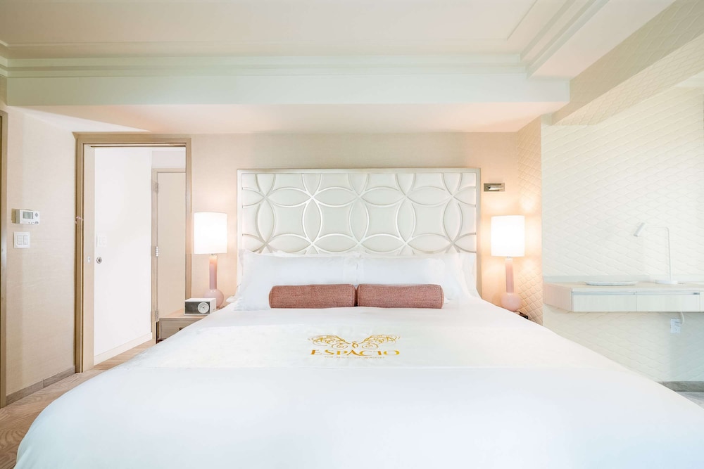 Espacio The Jewel Of Waikiki 14/64