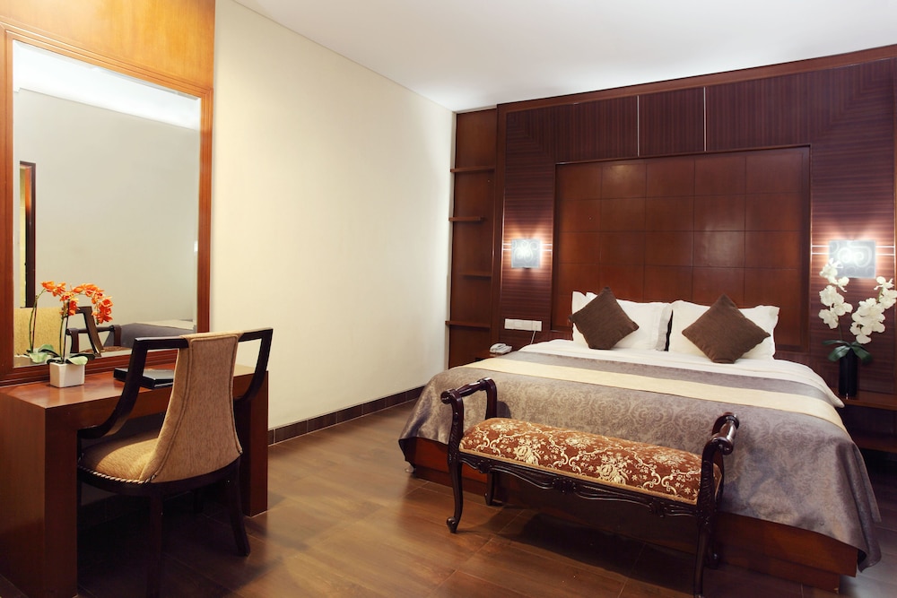 Superior, Twin Beds, No Window