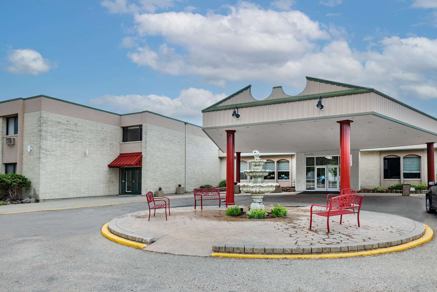 Ramada By Wyndham Grand Forks 35/40