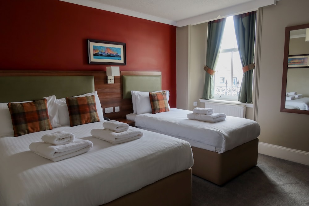 PORTREE HOTEL 10/36