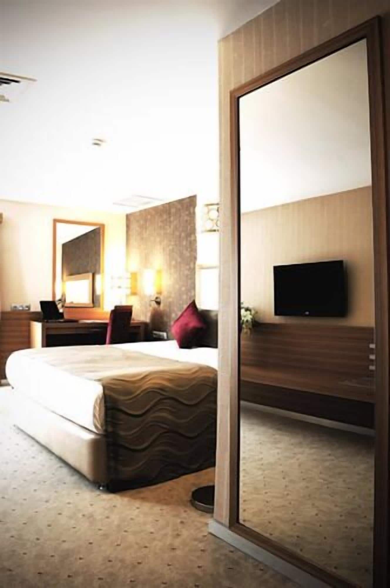STANDARD, DOUBLE OR TWIN BED
