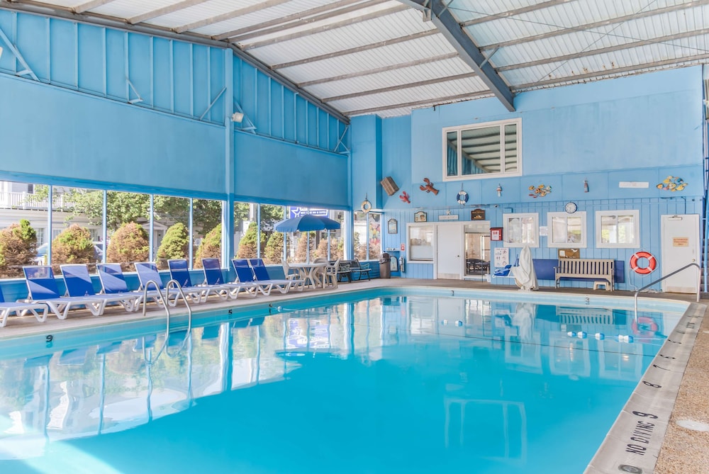 Americas Best Value Inn Suites Hyannis Cape Cod 4/42