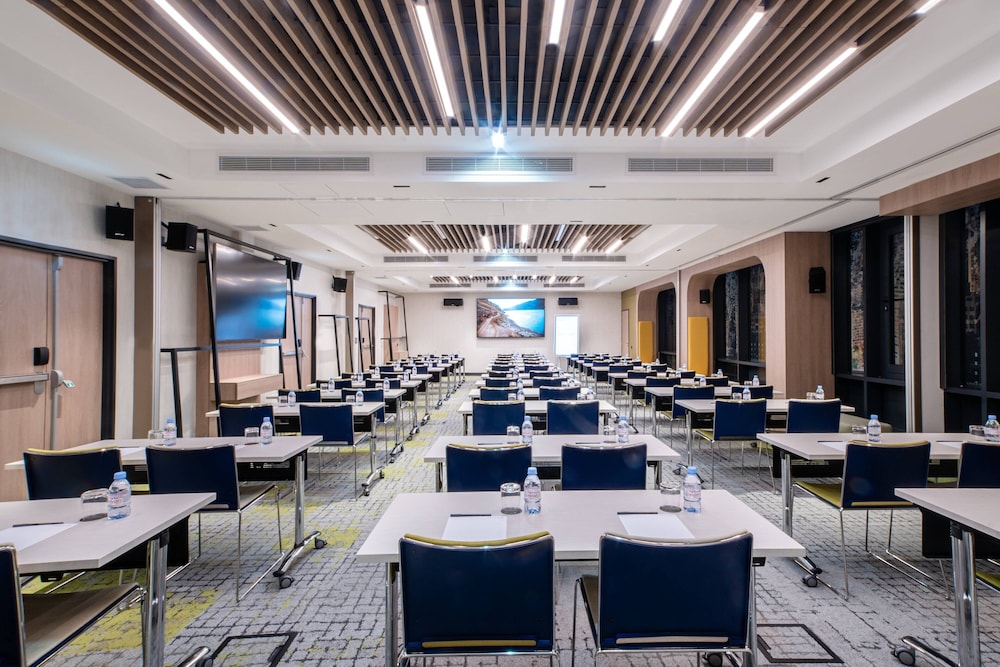 Courtyard by Marriott Paris Porte de Versailles 32/34