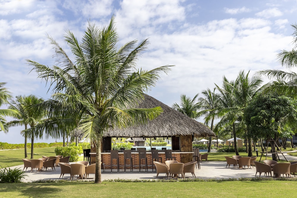 Melia Vinpearl Cua Hoi Affiliated by Melia 9/61