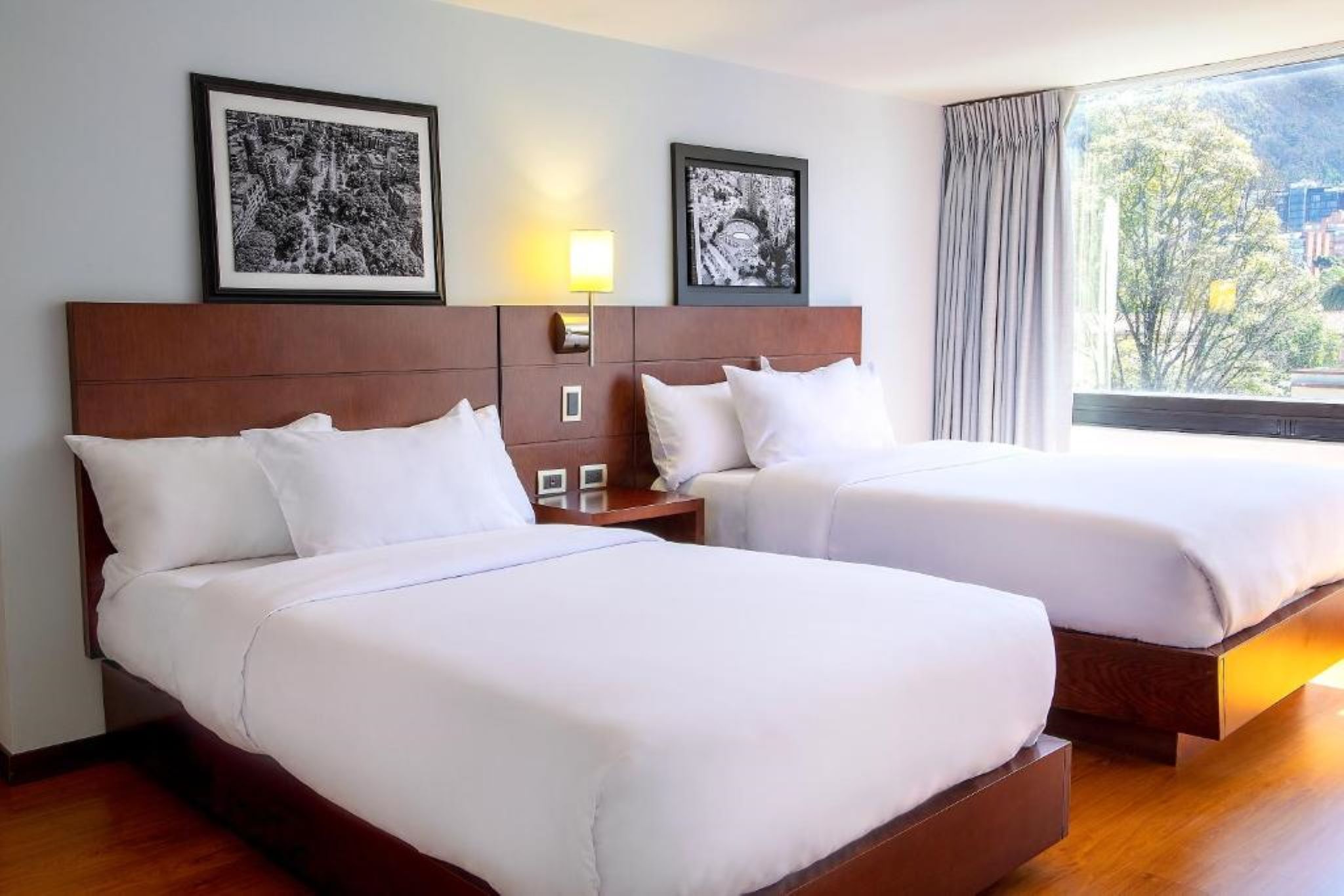 SUITE, TWIN BEDS