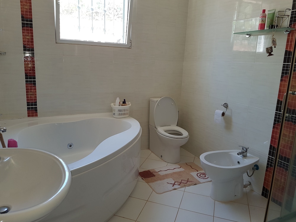 Queens Chateau Boutique Villa 45/50