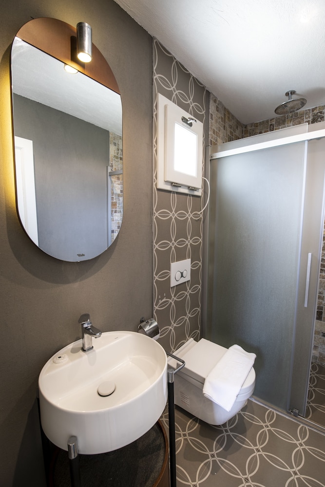 Monat Otel 50/50