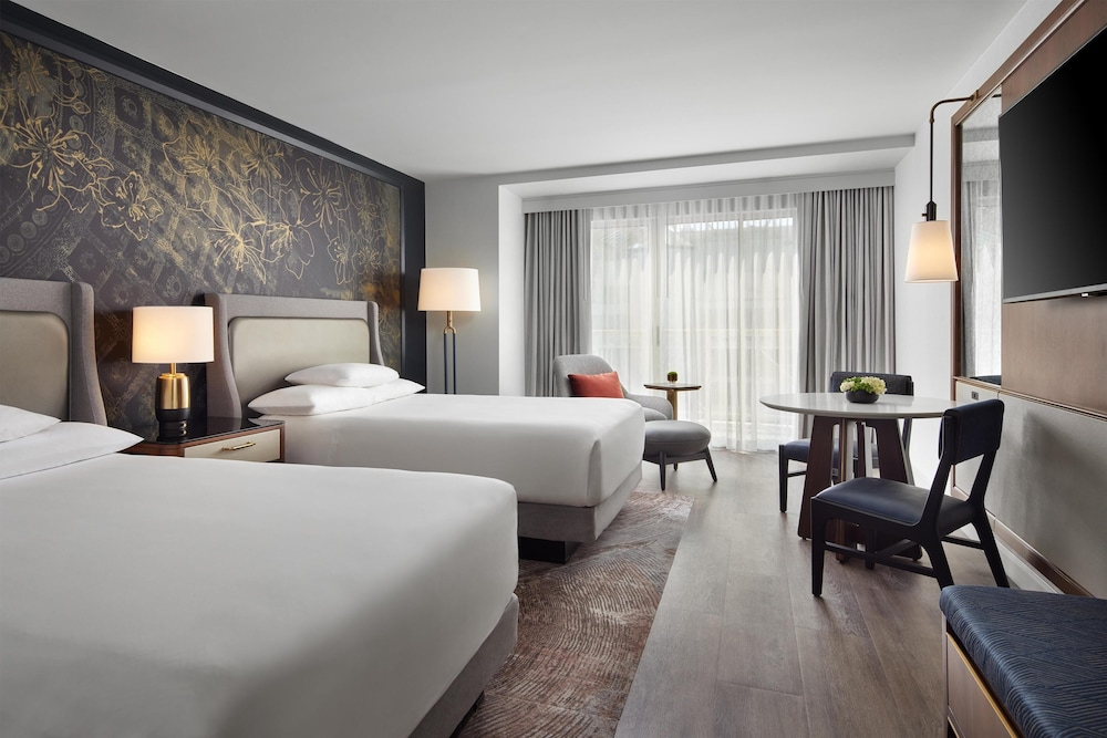 CLUB, 2 DOUBLE BEDS