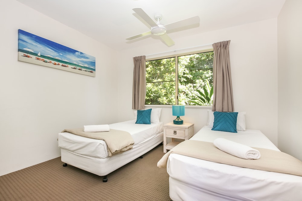 Headland Beach Resort 27/69