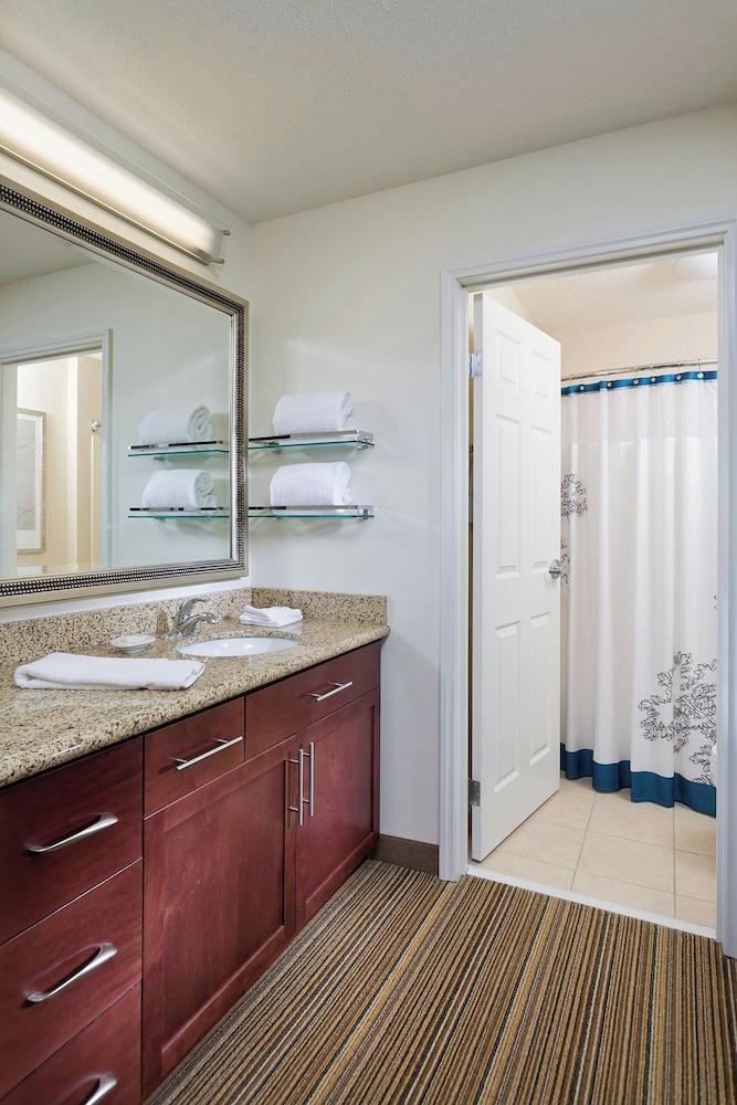 Residence Inn Houston The Woodlands / Lake Front Circle 16/50