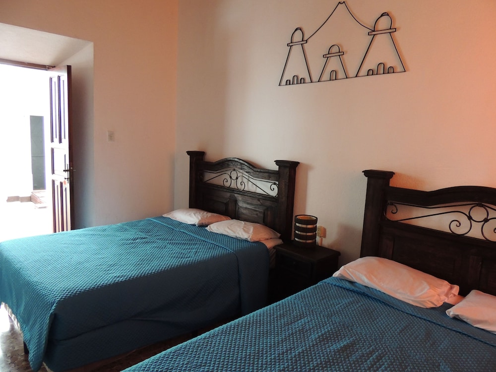 Feathers Hotel And Lounge - Hostel 19/60