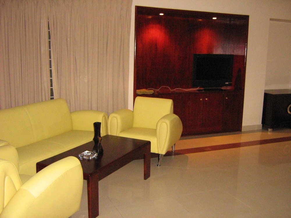 Nirvana Inn 35/50