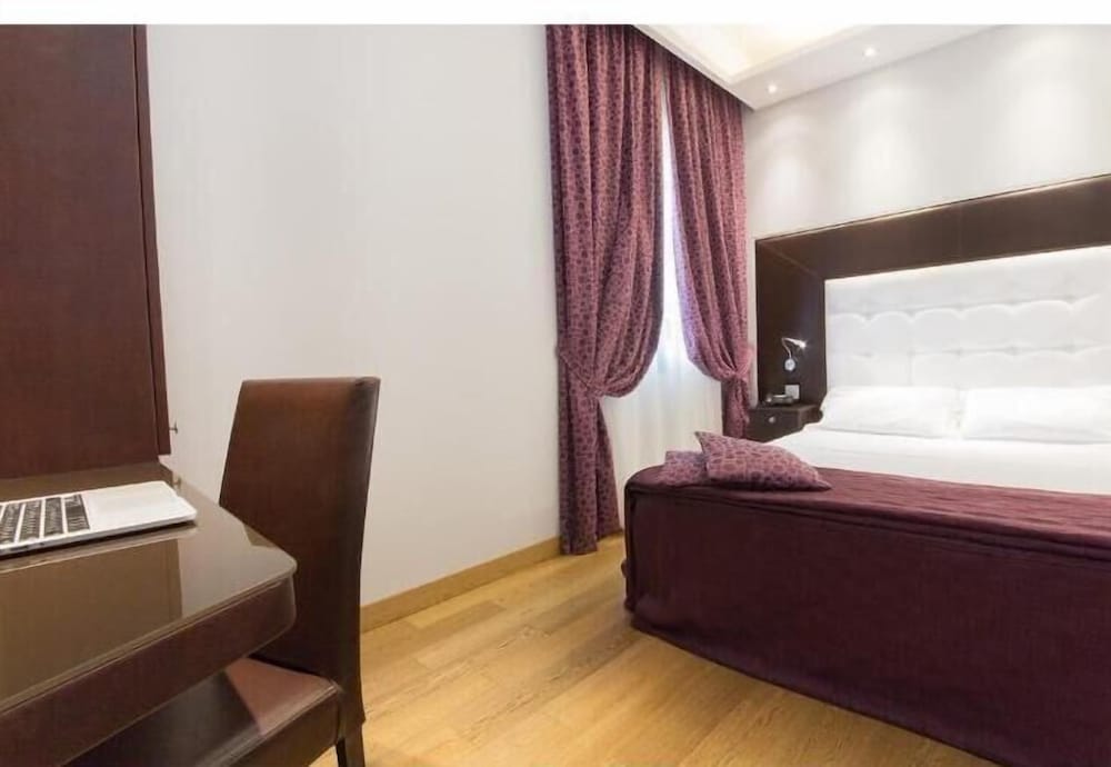 Hotel Royal Caserta 10/50