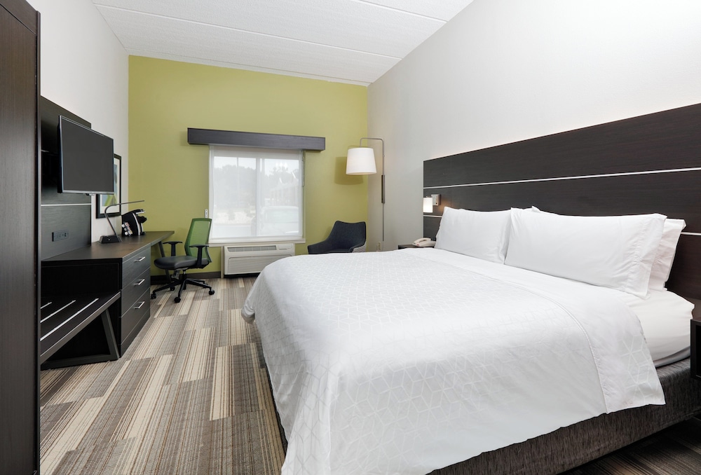 Holiday Inn Express Suites Dublin 14/34