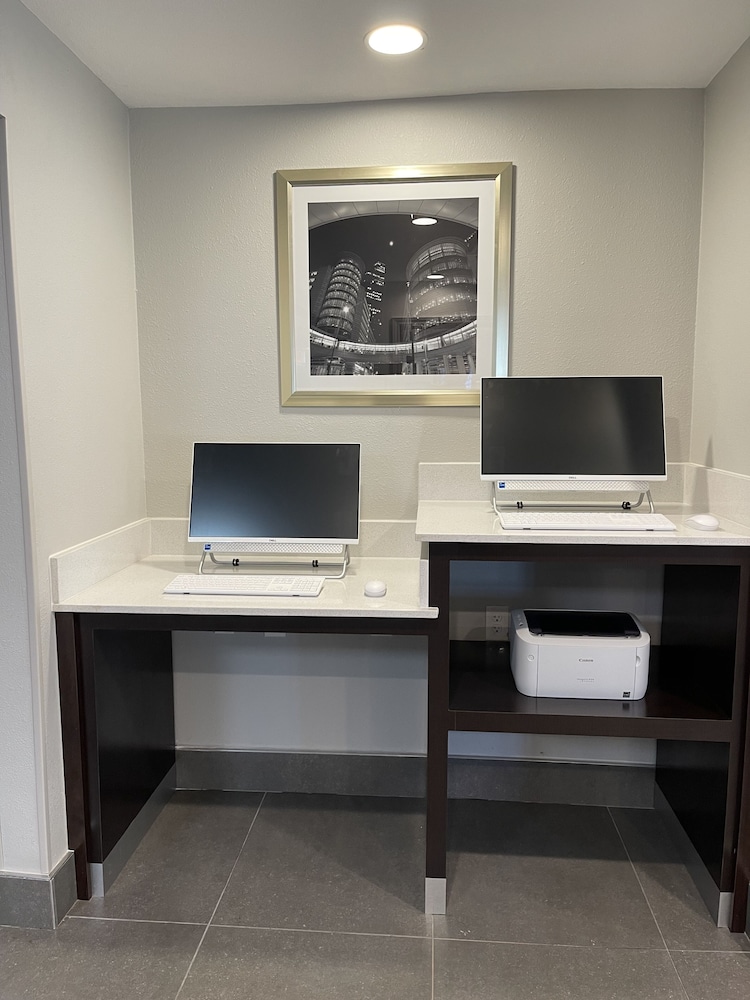 La Quinta Inn & Suites by Wyndham Houston Southwest 39/42