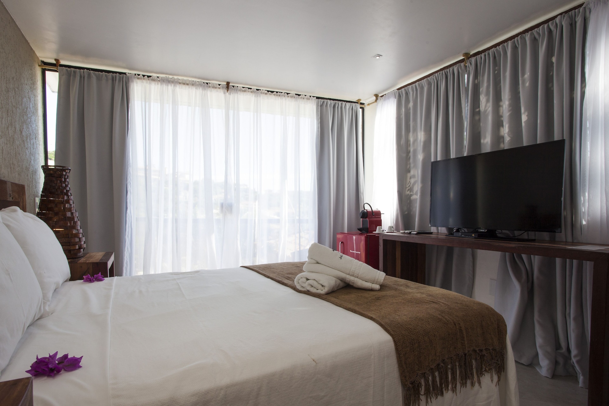 DELUXE, DOUBLE BED