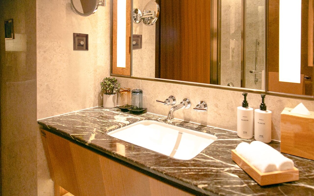 غرفة كلاسيكية بسرير كينج بإطلالة على النهر بشرفة، Intercontinental Changsha 4/5