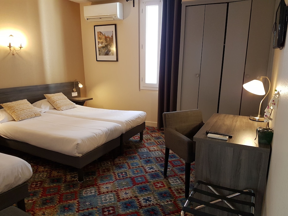 ROOM, TRIPLE