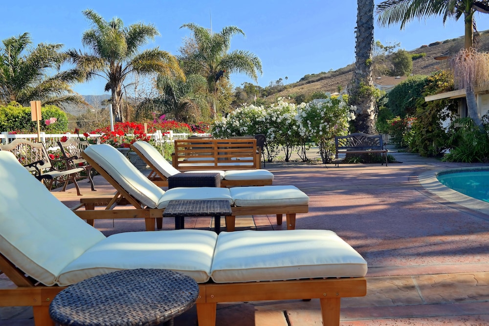 Malibu Country Inn 34/50