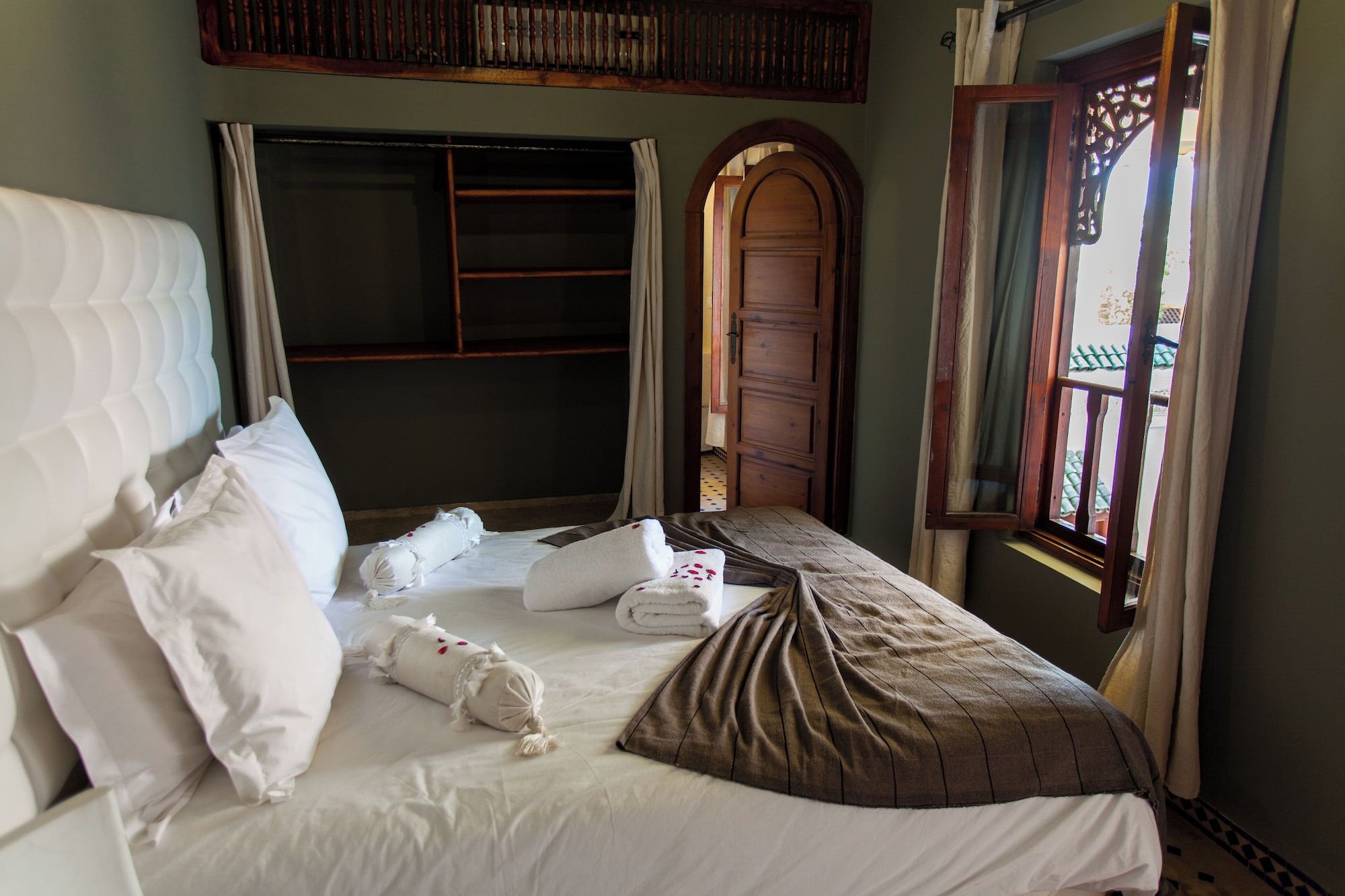 JADE, DOUBLE BED