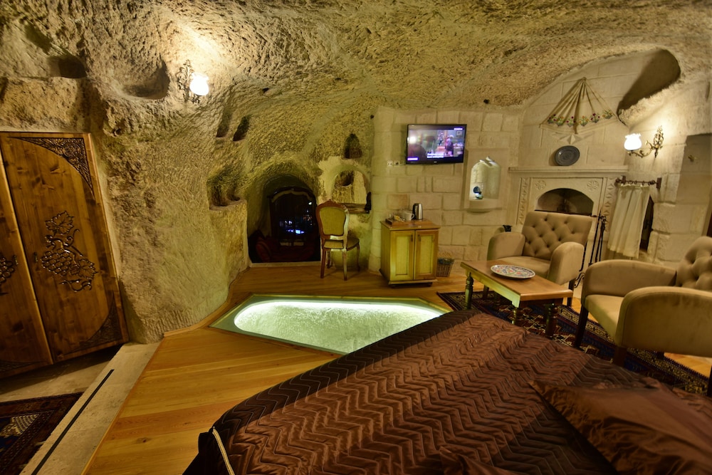 Harman Cave Hotel 38/78