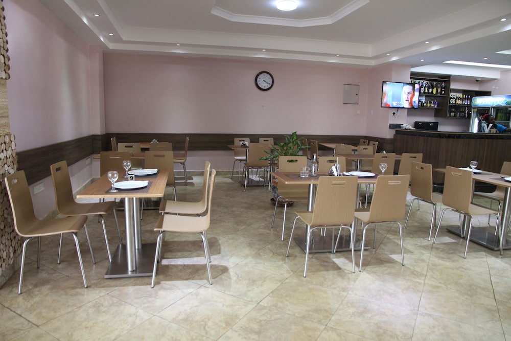 Namayiba Park Hotel 35/50