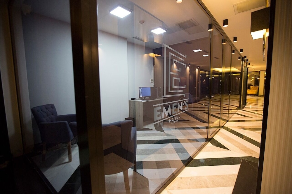 Emen S Hotel 3/48